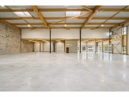 à louer - entrepôt 1628 m² - graveson