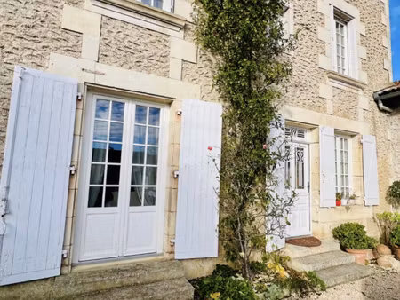 20min centre-ville poitiers -maison de charme - 5 chambres - piscine -jardin