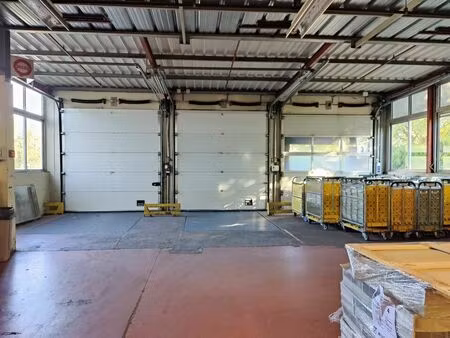 location commerce 2669 m² à valence (26000)