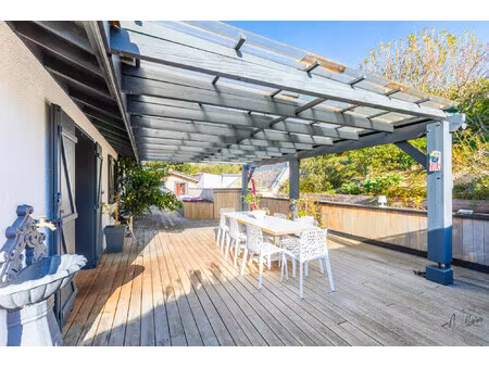 ravissante maison avec garage et piscine