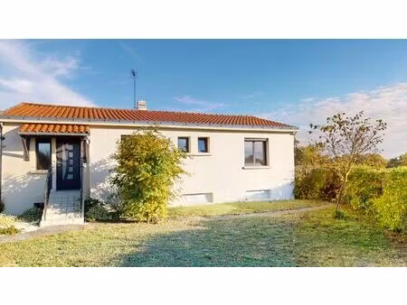 maison sur sous-sol à proximité des herbiers