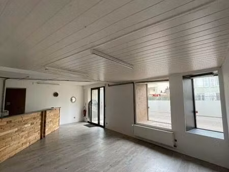 location commerce 3 pièces 110 m² à dampierre-sur-salon (70180)