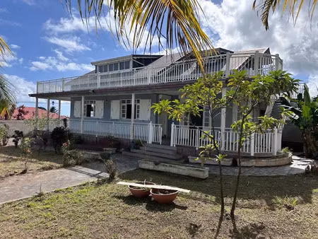 vente villa 7 pièces 300 m² à trois-rivieres (97114)  349 000 €