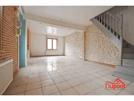 superbe maison individuelle 3 chambres  2 garages et grand jardi