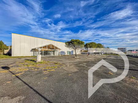 location commerce 3000 m² à auch (32000)