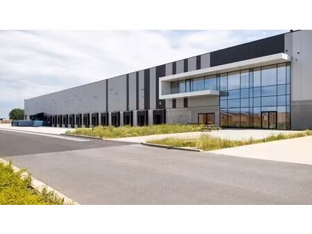 entrepôt logistique à louer à deux pas de l'autoroute