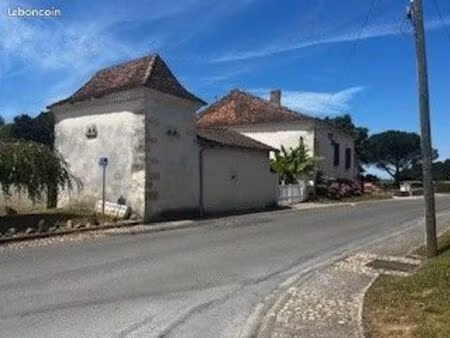 maison de bourg avec pigeonnier