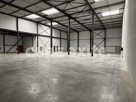 location local d'activités heyrieux 1 305 m²