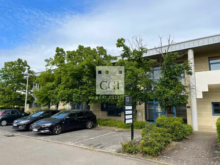 location bureau 153 m² à bron (69500)