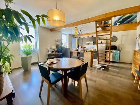 en vente à uchizy : vaste maison avec 6 chambres