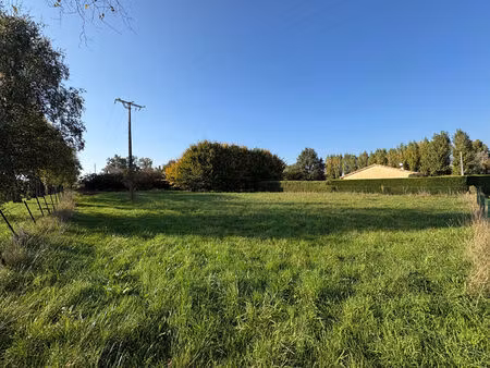 terrain constructible d'environ 1 528 m²  secteur calme - 01190 ozan