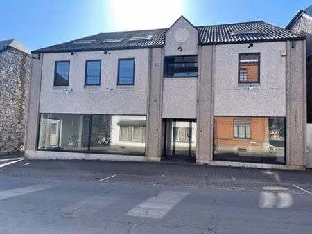 surface commerciale de 380 m² sise au centre de beauraing.