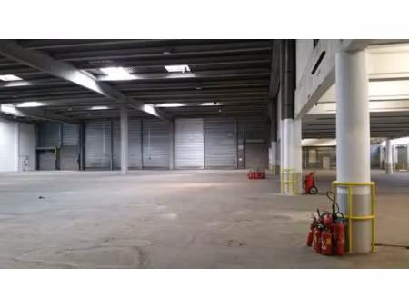 entrepôts logistiques avec bureaux - 5 400 m² à louer