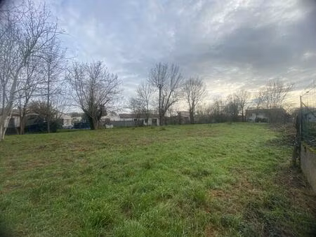 prahecq terrain constructible de 1610 m2