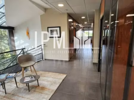 a louer bureaux de 525 m² - 83210 sollies-ville