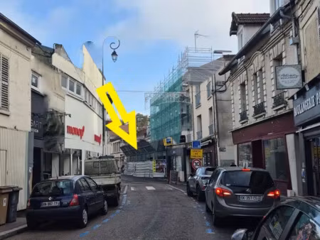 emplacement n°1 dans rue principale