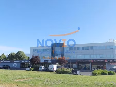 location locaux professionnels 180 m² à chasseneuil-du-poitou (86360)  2 327 €