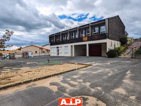 vente immeuble 20 pièces 790 m² à cerizay (79140)  189 000 €