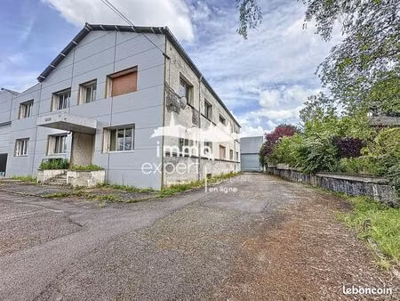 bâtiment 694 m²