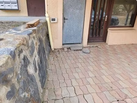 3 caves de 3 5m² chacune