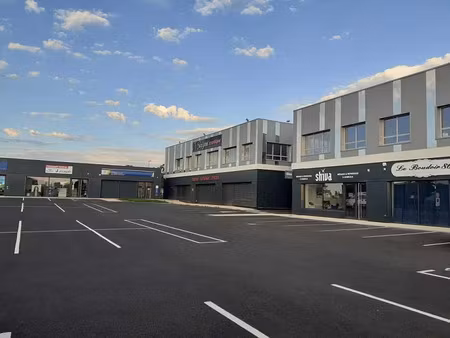 location commerce biard 80 m²