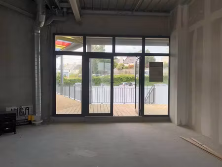 location commerce 140 m² à lesneven (29260)