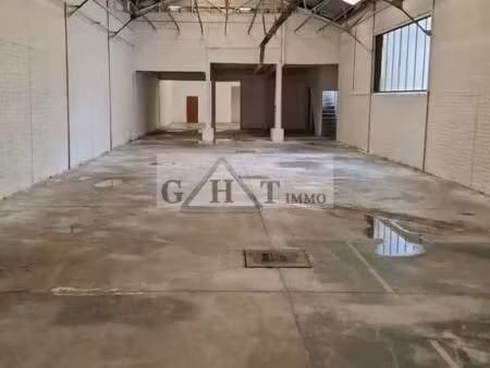 local industriel 670 m²