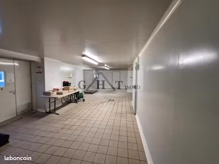 local industriel 1 700 m²