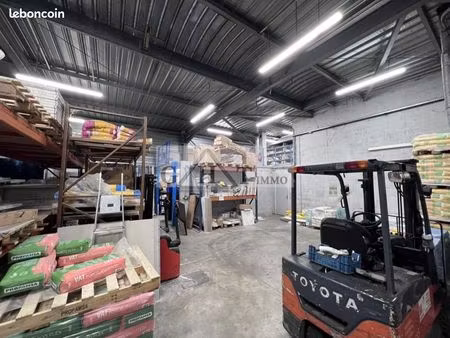 local industriel 920 m²