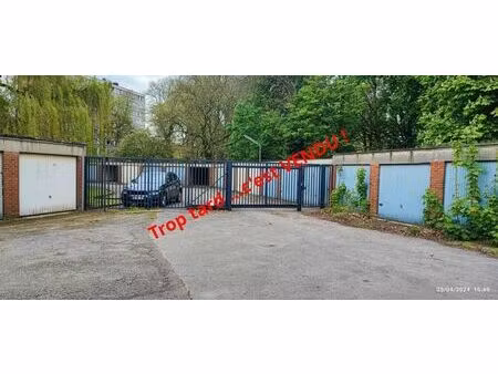 garage fermé dans un collectif avec un portail sécurisé
