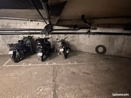 place de parking moto scooter | 130 boulevard de belleville  75020 paris