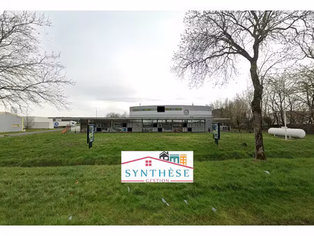 vente local commercial 447m2 saintes 17100 - 424000 € - surface privée