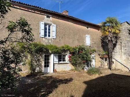 maison ancienne 4 chambres avec de nombreuses dépendances