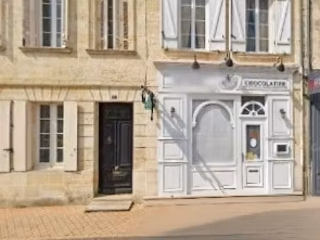 a vendre au centre de la brede dans une maison en pierre: boutique et habitation