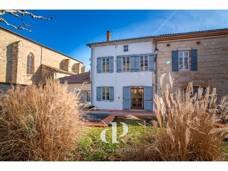spacieuse maison de village à quatre chambres avec jardin