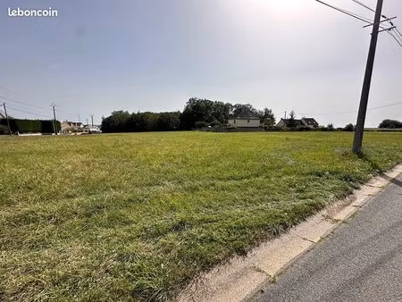 terrain 800 m² naveil
