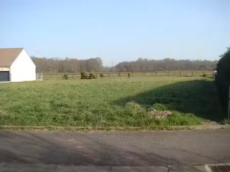 terrain constructible viabilisé de 801m² près de montargis.