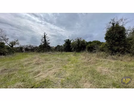 terrain à bâtir de 631m² à nalliers