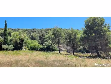 très beau terrain de 700 m2 entièrement viabilisé   libre constructeur