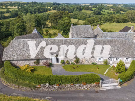 a 15mn de laguiole  superbe maison traditionnelle entièrement rénovée  au coeur de l'aubra