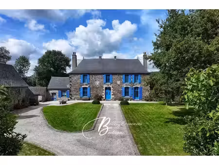 a vendre manoir du 17ème siècle avec dépendances sur 1 3 hectare côtes d'armor