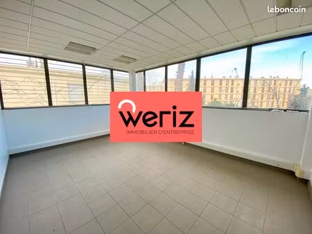 bureau 70 m²