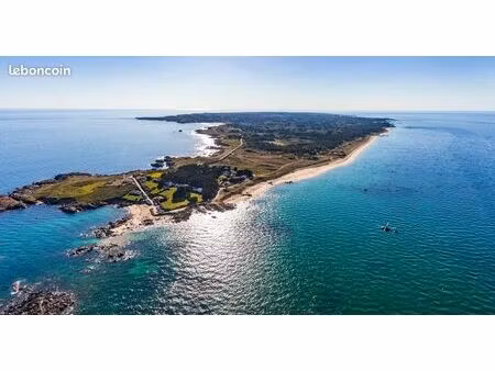 rare terrain à l' ile d'yeu de 4017 m2 en partie boisé constructible à 70% au centre de l'