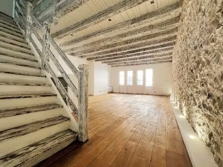 type 5 de 190 m2 en dernier étage avec charme et cachet situé rue filaterie - rue notre da