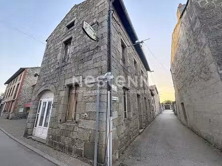 ensemble immobilier composé d'un local commercial et d'un appartement dans le centre de gr