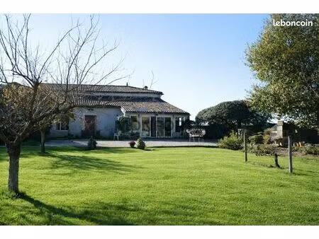 maison 7 pièces 233 m²