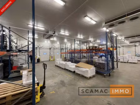 entrepôt frigorifique de 2227m²