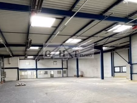 1080 m² entrepot bureaux à louer à chelles