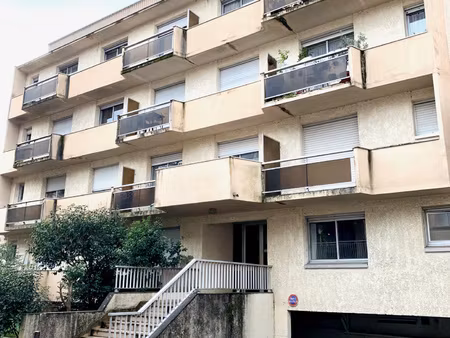 parking moto dans résidence sécurisée - quartier hôpital