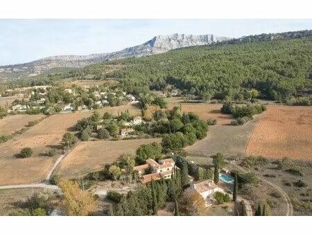 maison de luxe à vendre à beaurecueil